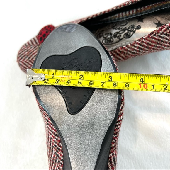 Naughty Monkey Red Nip Tuck Wedge Pump Size 6 - Picture 13 of 14